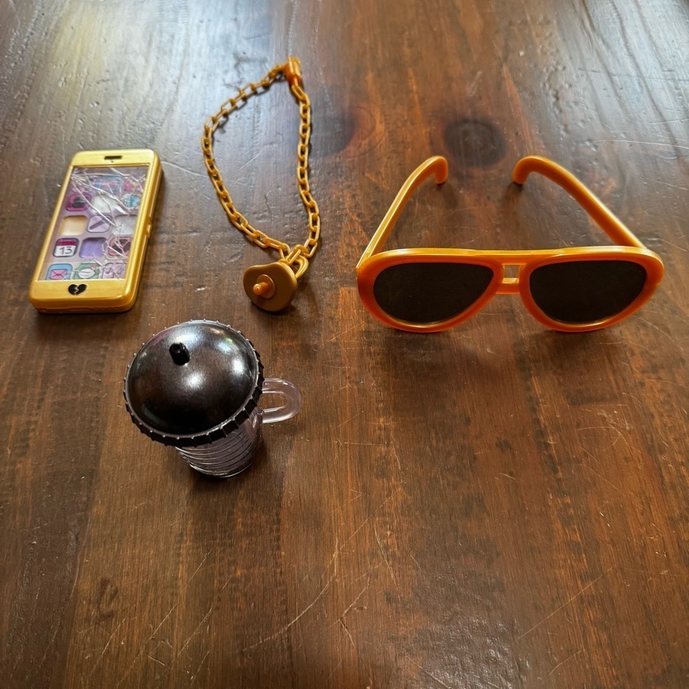 LOL Surprise Big Doll Accessories Sunglasses, Chain Necklace, Cell Phone Tumbler